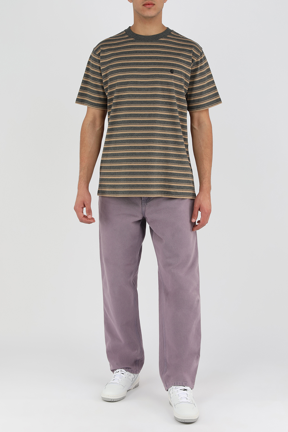 חולצת טי עם פסים בגווני בז' ואפור